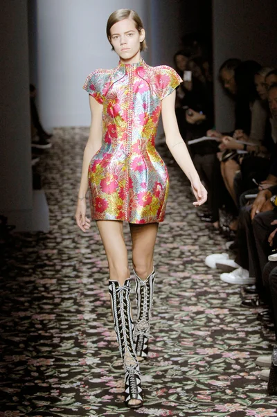 Look 3